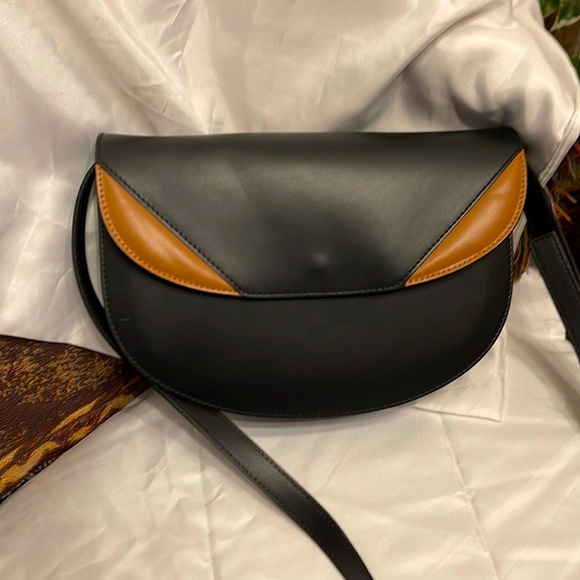 Valentina Fiore Saddle Bag - Picture 3 of 10